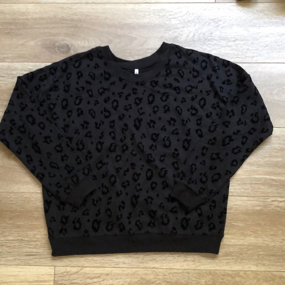 Leopard Pullover Top - Picture 6 of 8